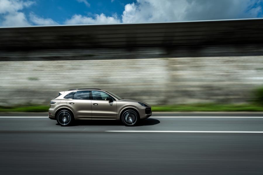  Porsche Cayenne Turbo (PO536) 2018 года  (JP) (фото 17 из 24)